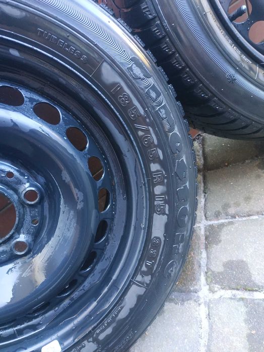 opony zimowe na stalowej feldze BMW