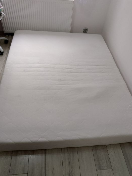 Materac 160x200 sprężynowy.