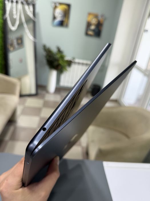 MacBook Air 13, M4, Black, 16/256, 2025, как новый (14 циклов) полный комплект