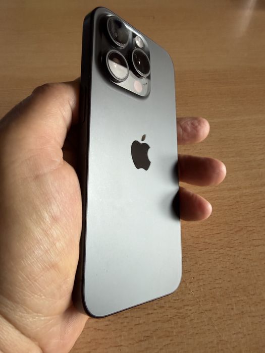 Iphone 15pro titanio preto