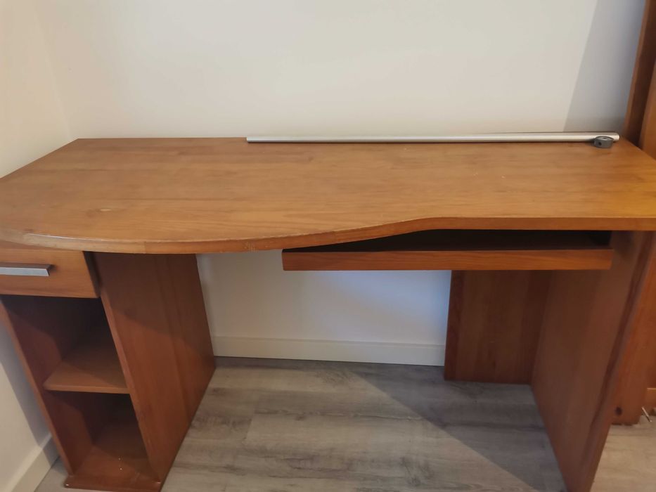 Mesa secretária maciça