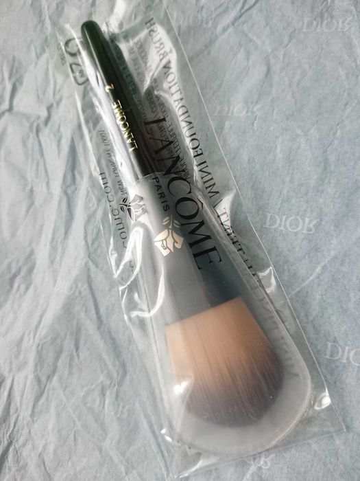 Zestaw do makijażu + dodatki Sisley, Huda Beauty, Estee Lauder