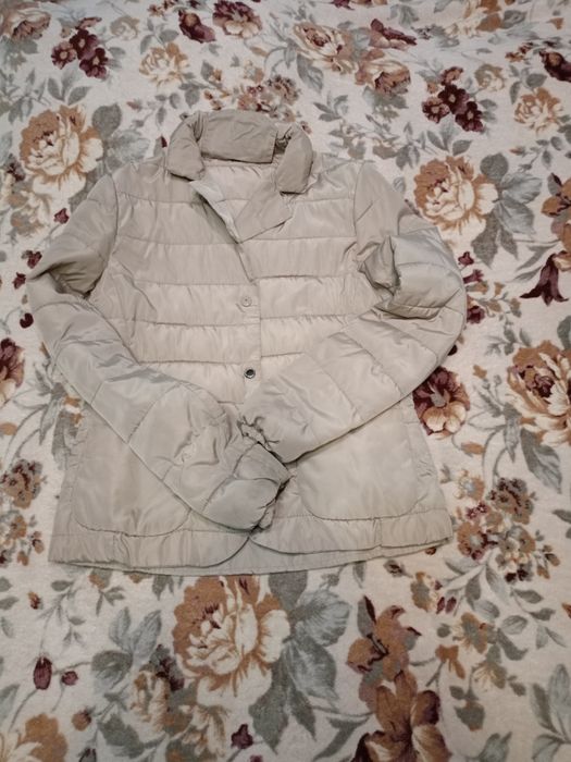 Курточка бежевого цвета на весну.