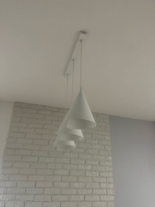 Biała lampa wisząca 3 punkty nowoczesna metal