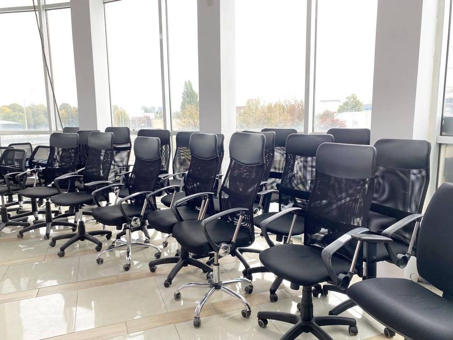 РАСПРОДАЖА офисных кресел компьютерные кожаные сетчатые тканевые разные модели большое количество