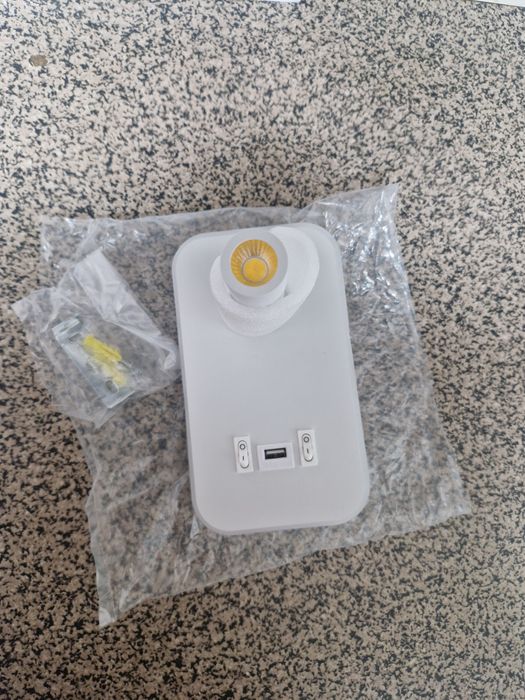 Luminária de Parede LED com Porta USB – Nova e Moderna