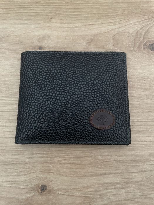 Carteira Mulberry preta com interior castanho