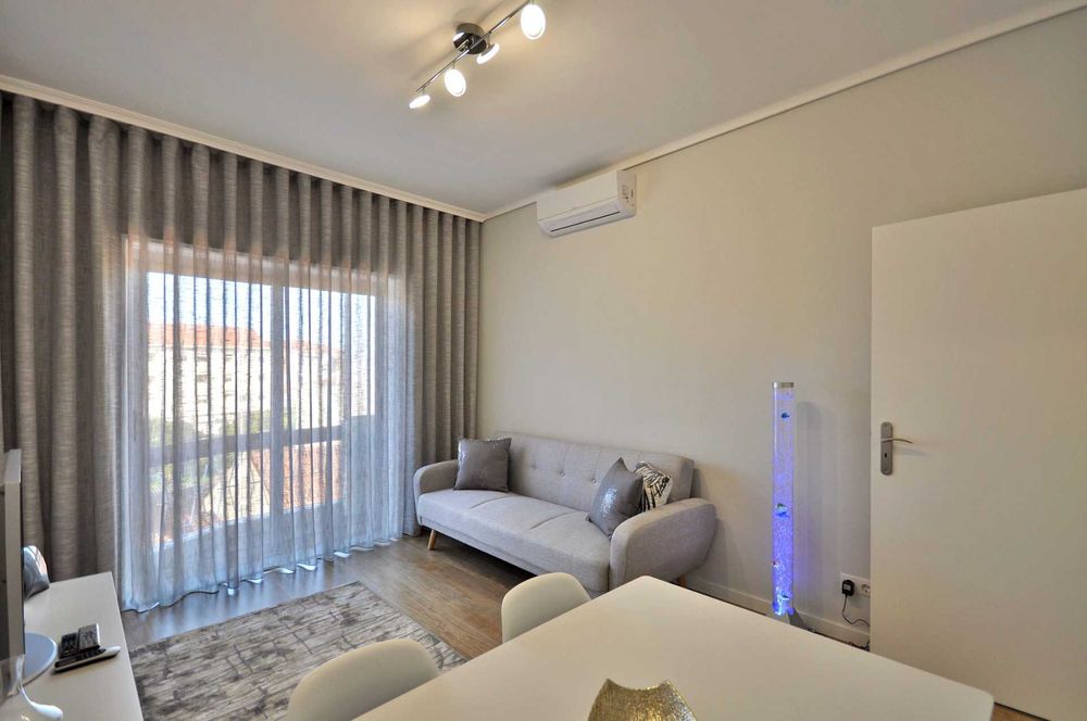 Arrenda-se T1 Mobilado e Equipado – Rua Miguel Bombarda, Porto