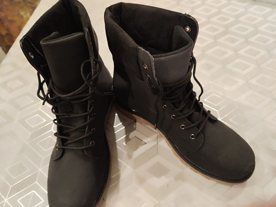 Sprzedam buty zimowe damskie nr 44