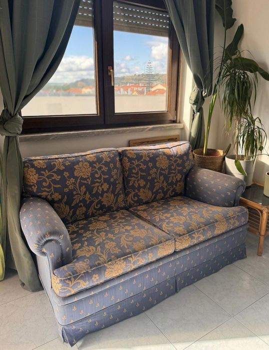 2 sofas, 1 is a bed sofa, very cozy