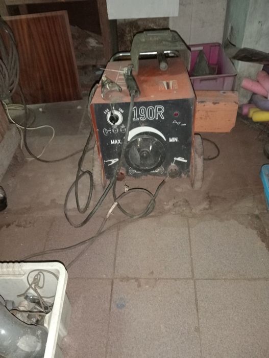 Máquina de soldar a eléctrodos