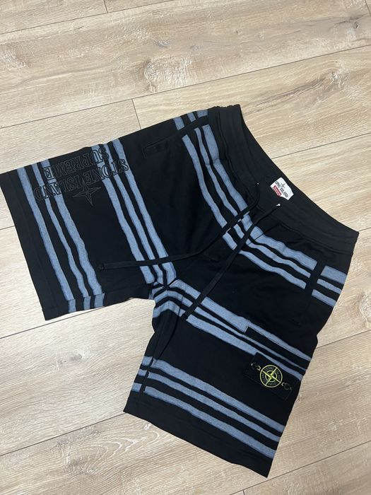 Шорти від stone island x supreme