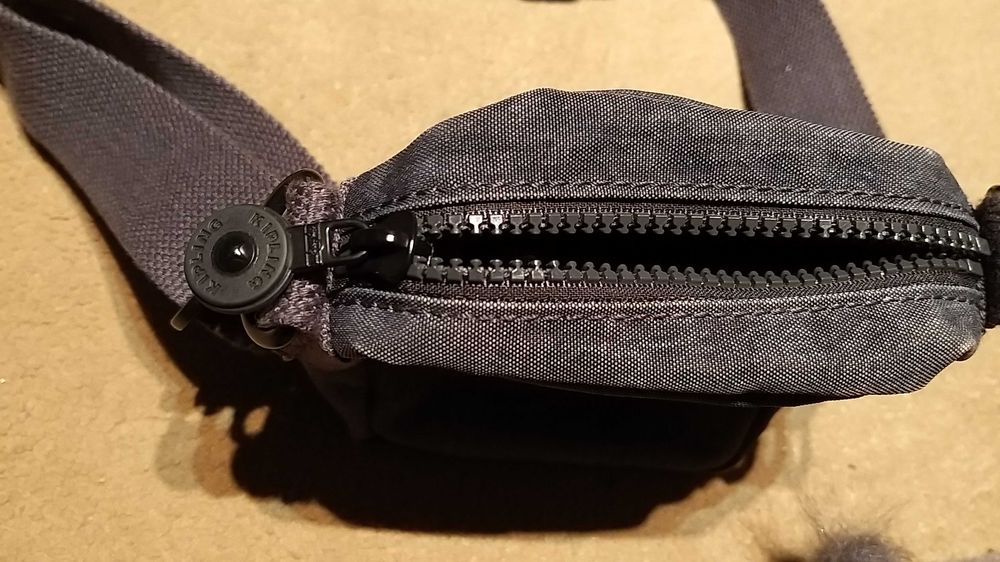 Bolsa Kipling Azul/Cinza com porta chaves