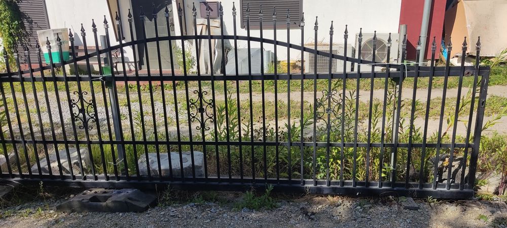 Brama wjazdowa ocynk przesuwna prawa kuta suwana ocynkowana czarna WRO