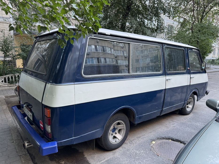 Автомобиль РАФ-2203