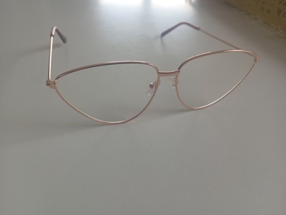 Nowe metalowe złote oprawy damskie.