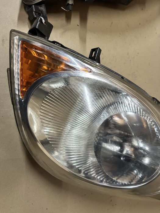 Передні фари Нісан Нот 1 Nissan Note I 2005-2009