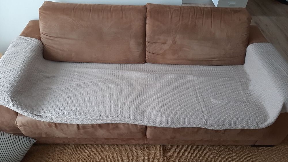 Sofá 3 lugares Pele Pêssego castanho - faz cama interior