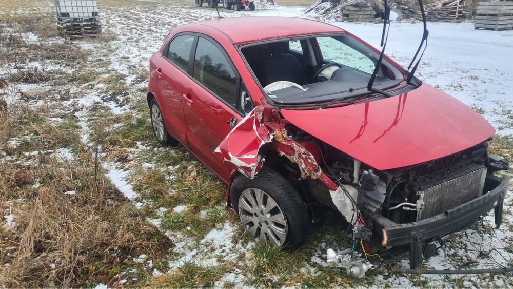 Kia rio III uszkodzona