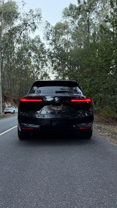 BMW iX xDrive 40 Pack Desportivo foto 5