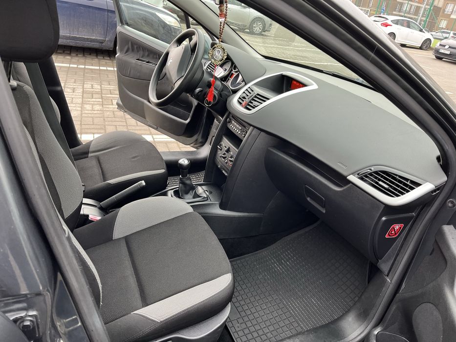 Продаю авто Peugeot 207