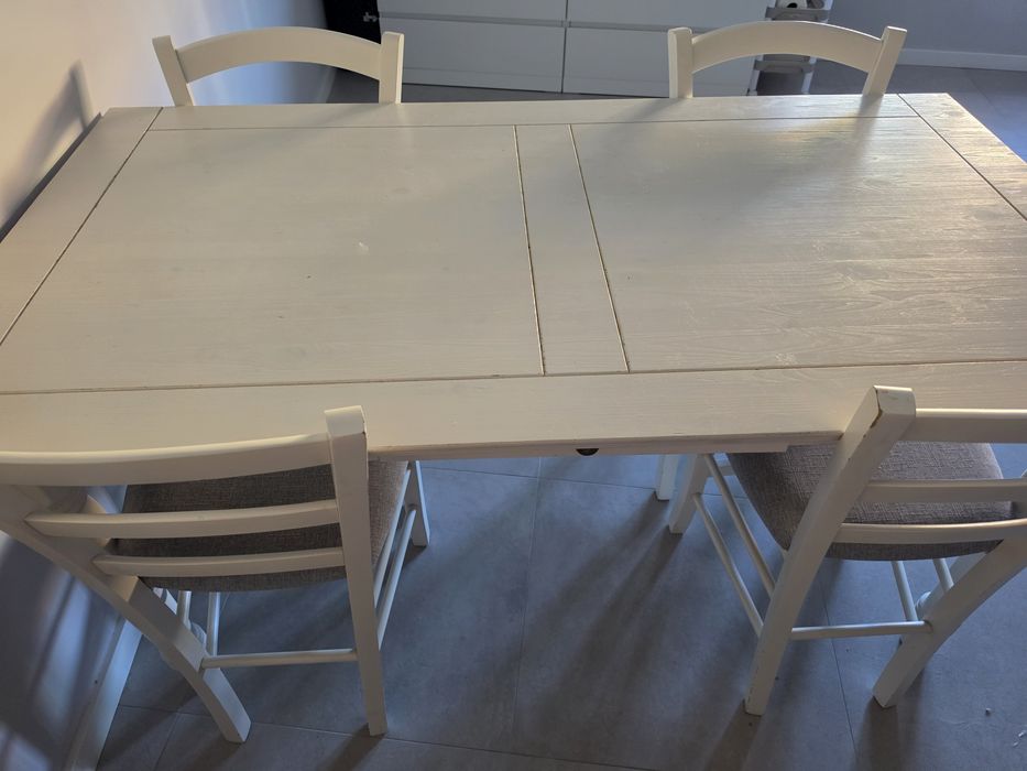 Mesa de jantar e 4 cadeiras