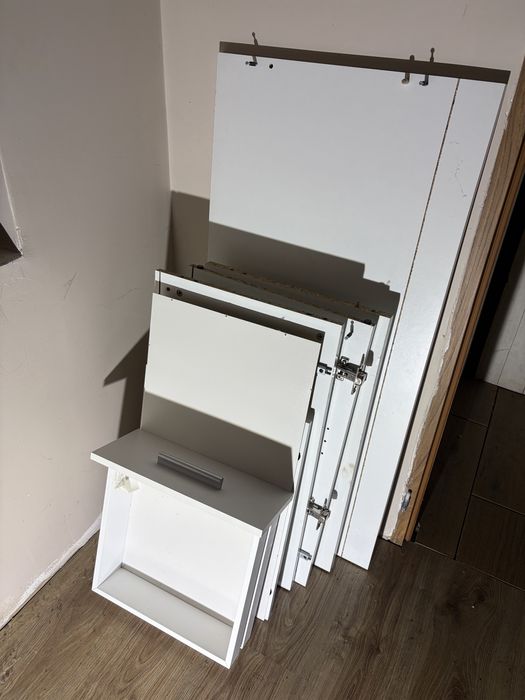 Biurko białe do montażu