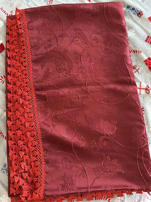 Скатертини в асортименті.