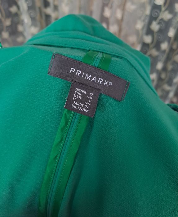 Зелёный нарядный женский пиджак жакет