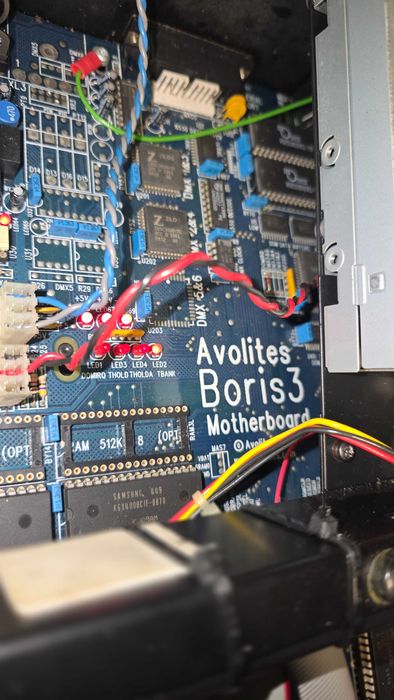 Avolites Azure 2000 – Mesa de Iluminação Profissional