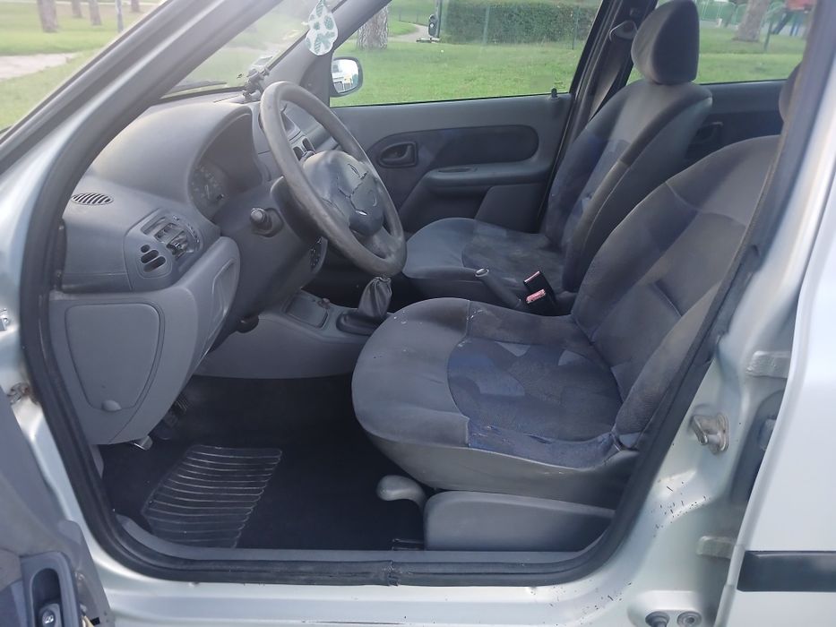 Renault clio 1.2 ano 1999