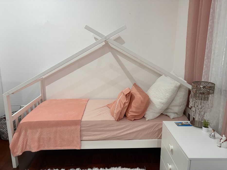 Cama com estrado e colchão de Criança
