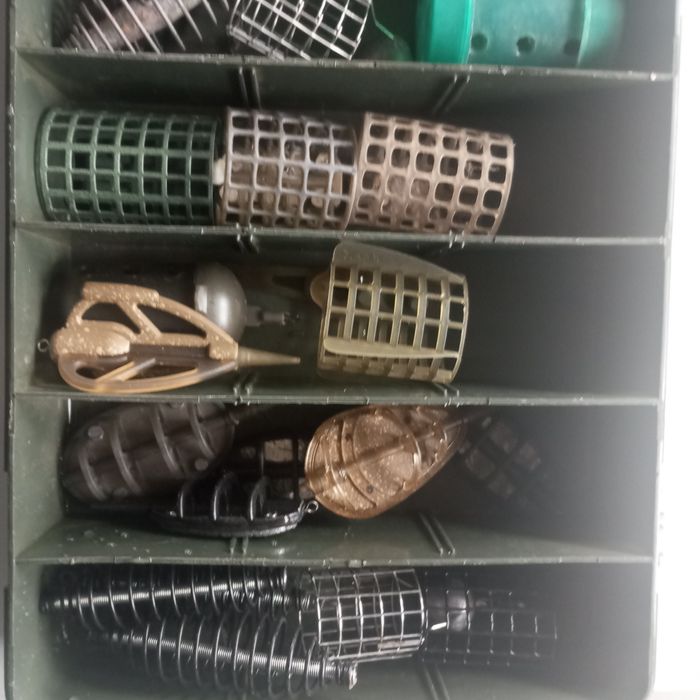 Vendo estojo de pesca com diversos fedeers