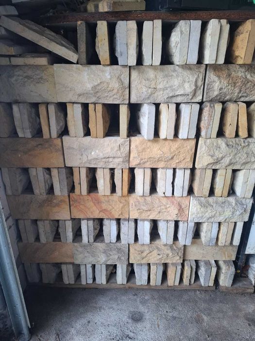 Kamień elewacyjny piaskowiec 25x12x2,5–3 cm | ok. 12 m²