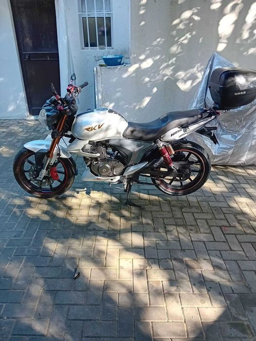 MOTO RKV 125 ANO 2012