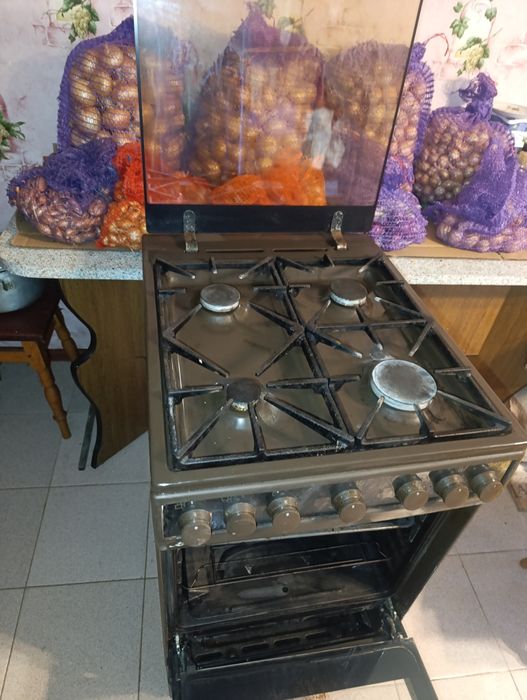 Газова плита на 4 камфорки і газова духовка