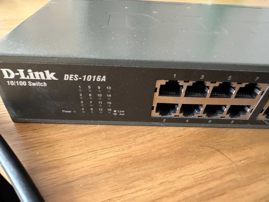 Комутатор (світч) D-Link DES-1016A 16 портів 10/100