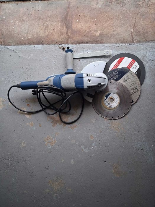 Rebarbadora MC KENZIE 200W com três discos