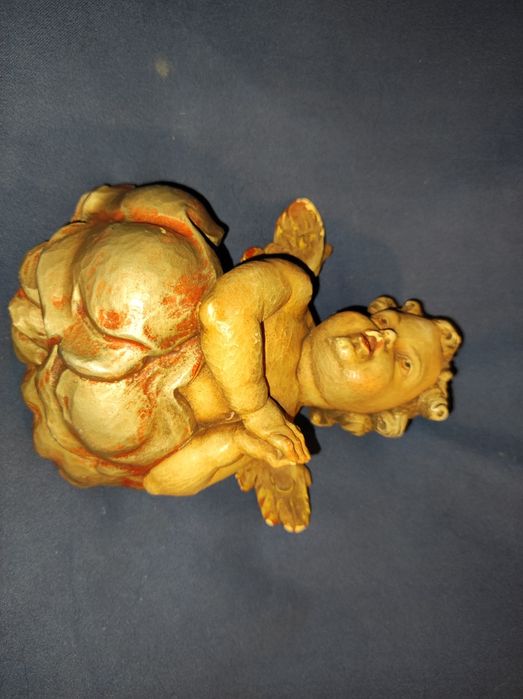 Stary aniołek putto