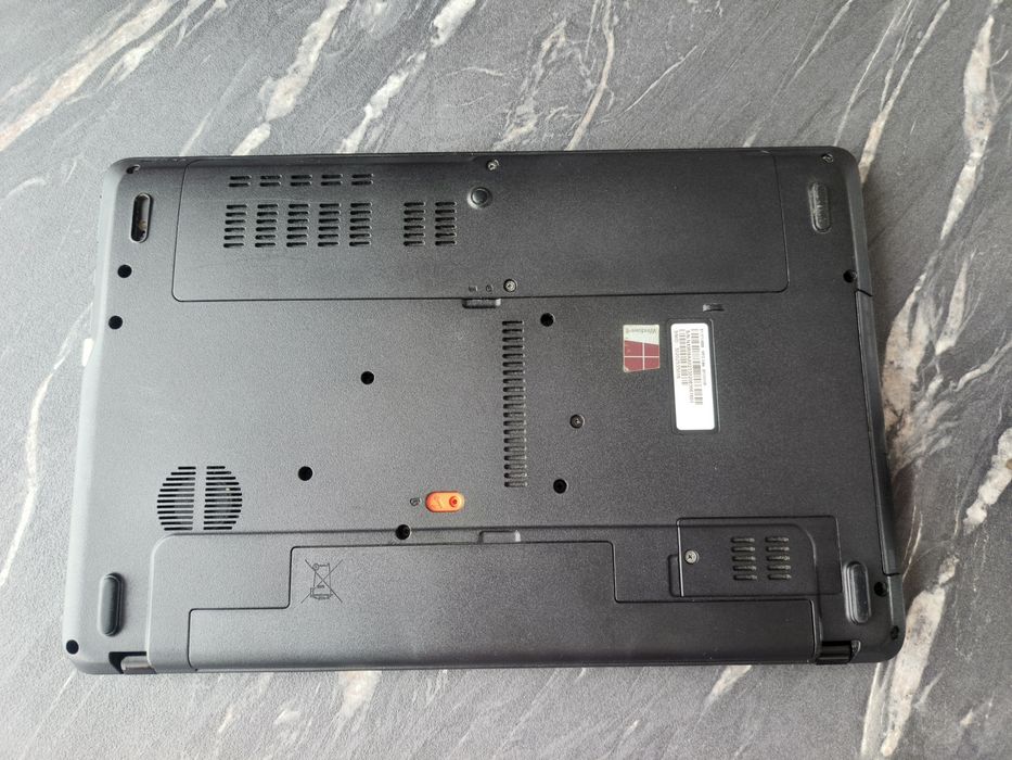 Acer Aspire E1-571 15,6" i3-3120M/8GB/SSD Samsung Evo 860 250gb/DVD-RW