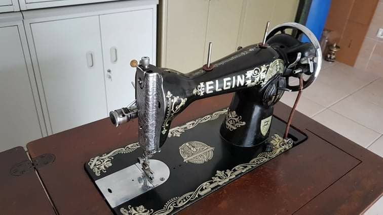 Maquina costura antiga