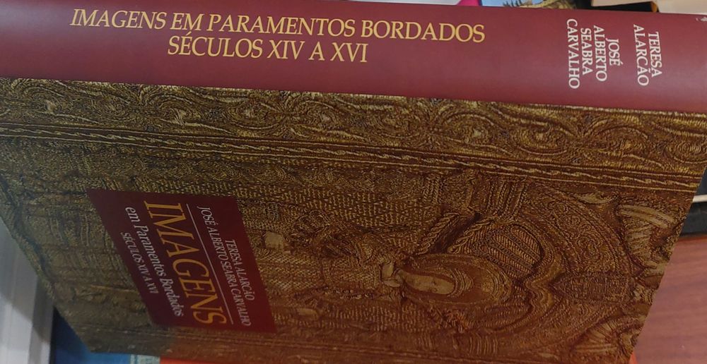 Imagens em Paramentos Bordados séculos XIV a  XVI
