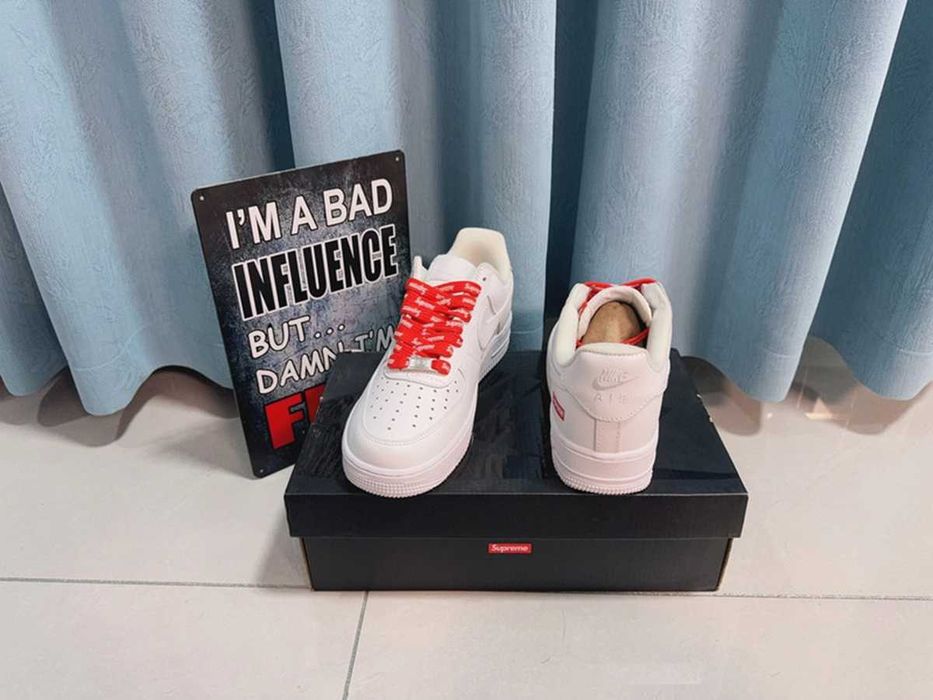 Białe buty Nike x Supreme w rozmiarze 38