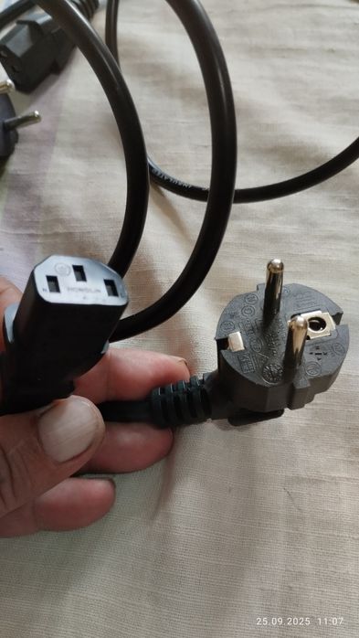 шнур питания компьютера