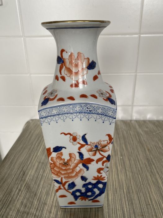 Jarrão antigo em porcelana chinesa mandarim, pintado à mão.