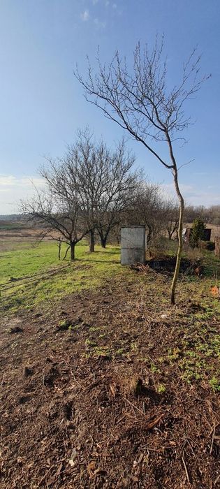 Продам дачу  возле озера с контейнерами