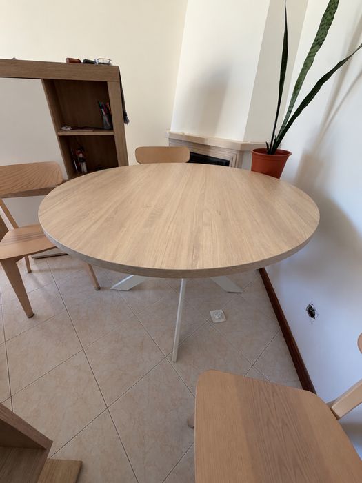 Mesa conforoma + 4 cadeiras