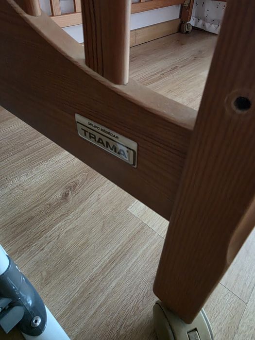 Berço para bebé de madeira