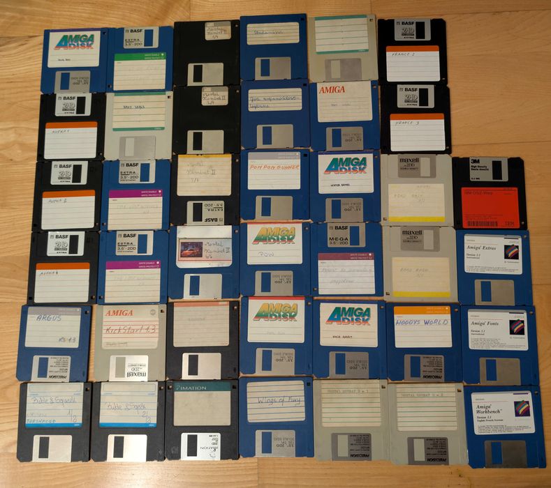 Konsola Amiga 600 Duży zestaw z akcesoriami 40 Dyskietek