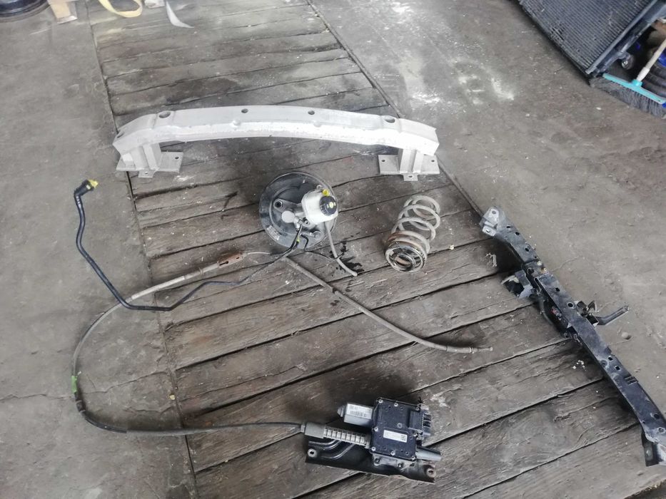 Opel Insygnia 12r. Servo , ABS , hamulec ręczny i inne cześci